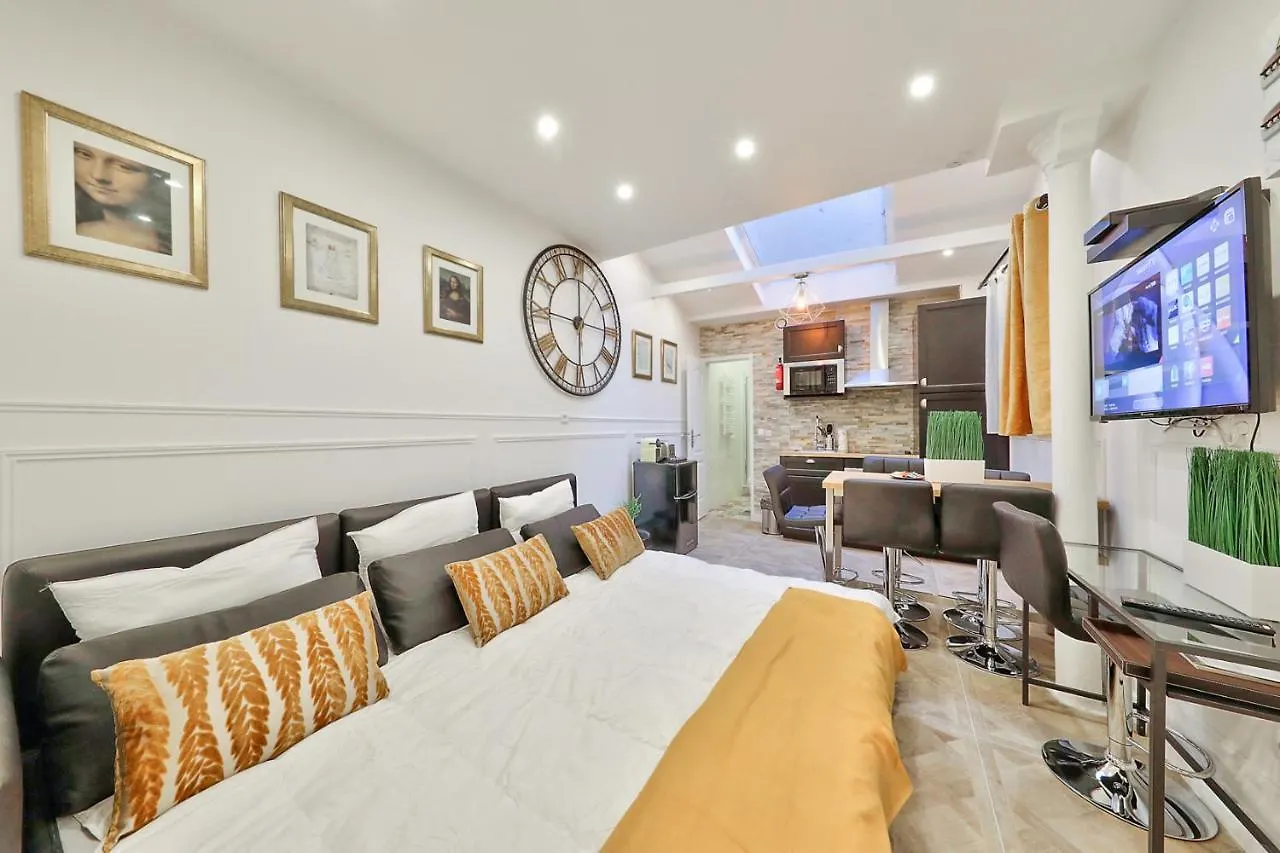 38 Atelier Mona Lisa Apartment Paris 0*,  France